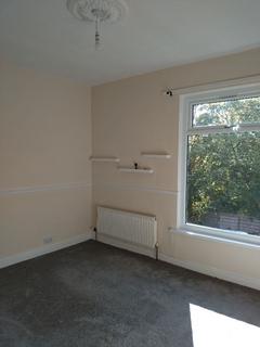 2 bedroom terraced house to rent, Blackley New Road, Manchester M9