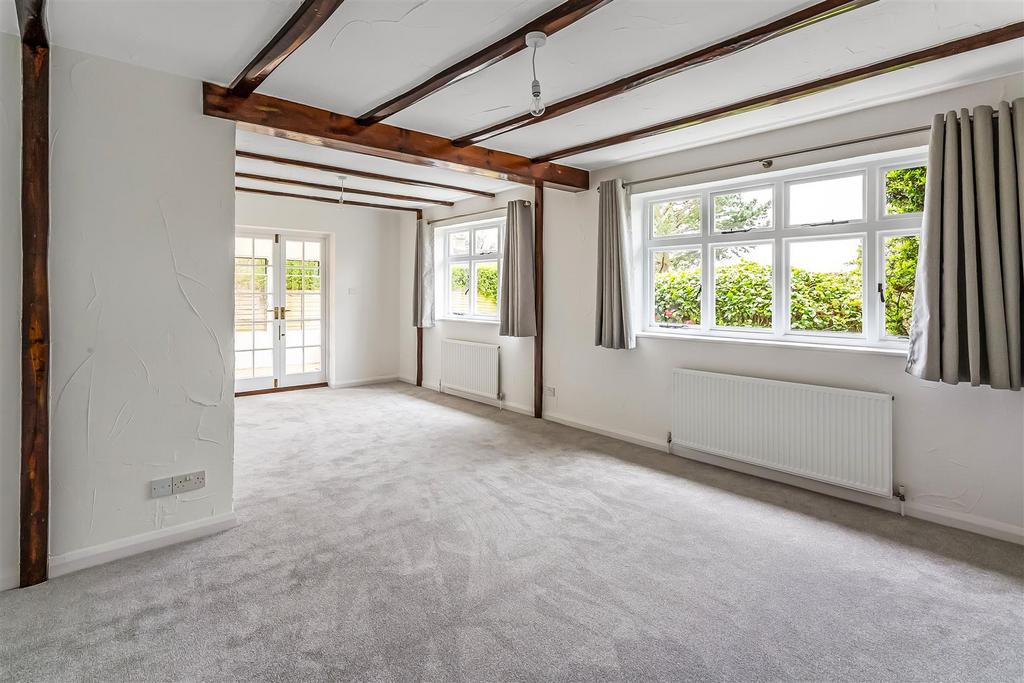 High Street, Dormansland, Lingfield 1 bed bungalow to rent £1,400 pcm