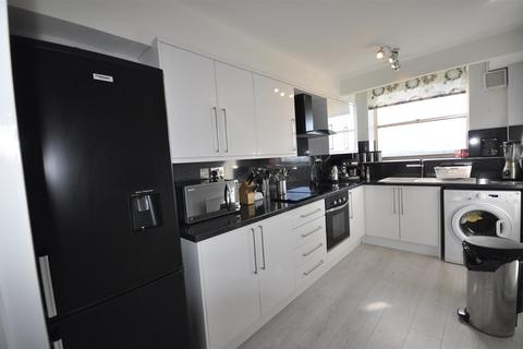 2 bedroom flat to rent, 30 CleevemontEvesham RoadCheltenham