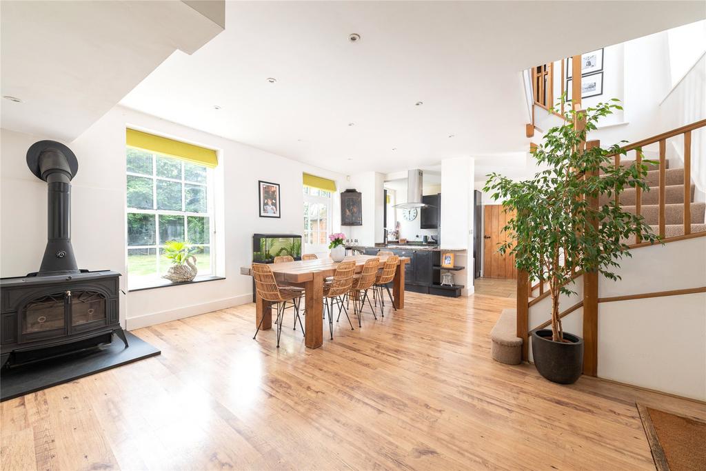 Sitting/Dining Room