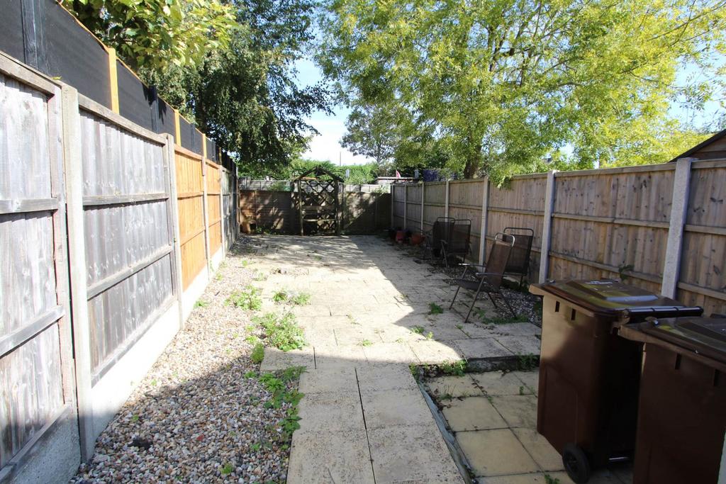 Hart Road, Thundersley 1 bed flat for sale £199,995