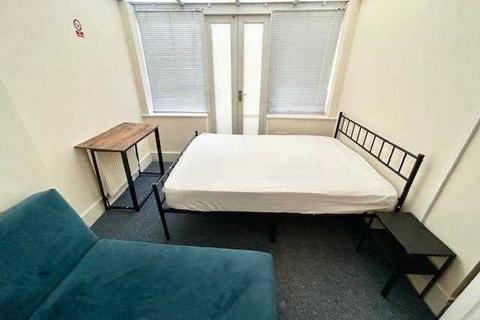 1 bedroom apartment to rent, Bear Road, Room 7, Brighton