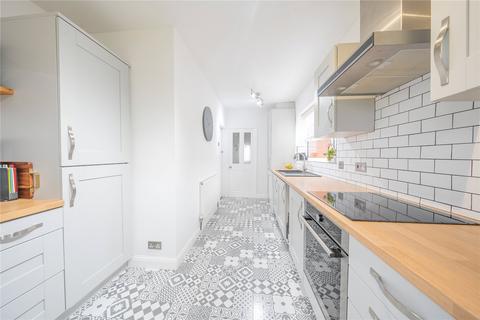 17 Carrholm Crescent, Leeds, LS7 2NL