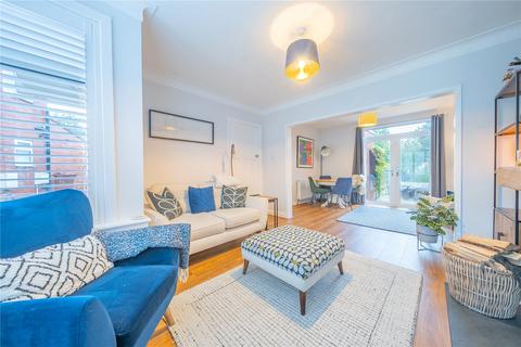 17 Carrholm Crescent, Leeds, LS7 2NL