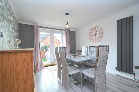 4 bedroom semi-detached house for sale, Furrlongs, Newport