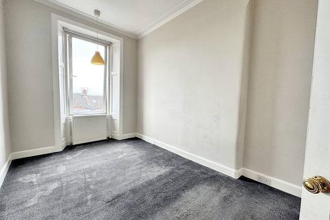 2 bedroom flat to rent, Clarkston Road, Glasgow G44