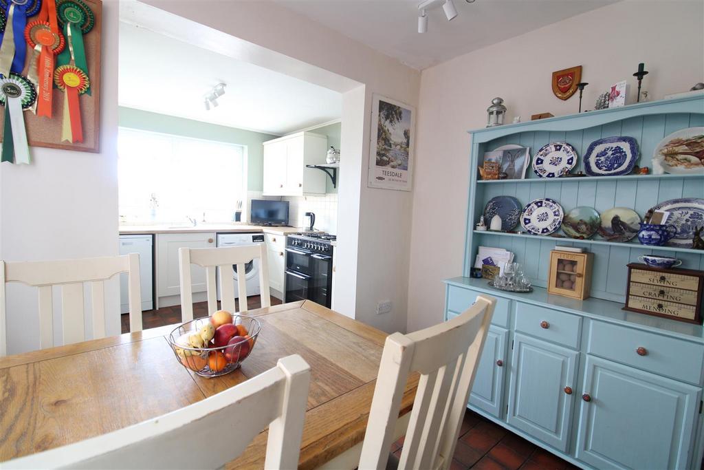KITCHEN & DINING ROOM