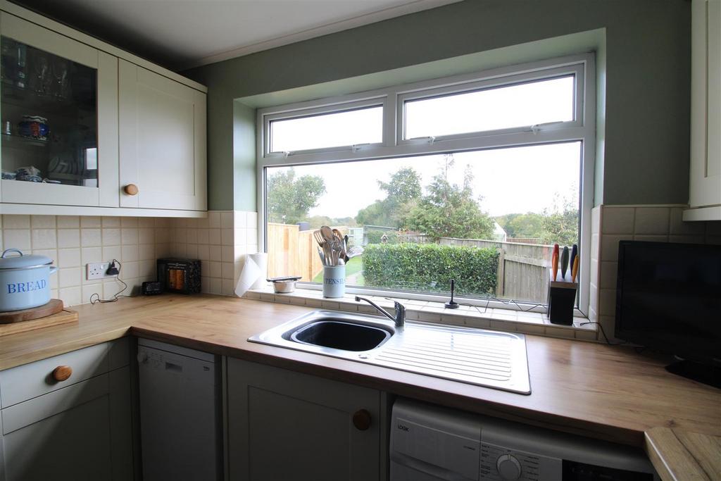 KITCHEN & DINING ROOM
