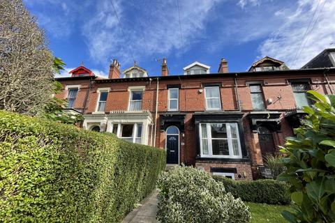 8 bedroom terraced house to rent, Ash Grove, Hyde Park, Leeds, LS6 1AX