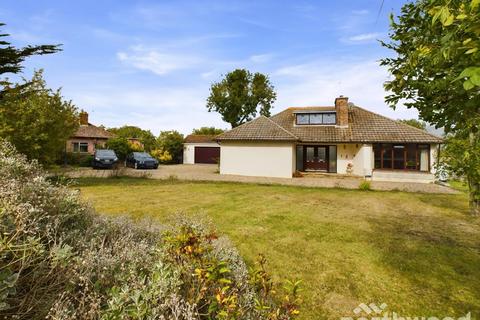 3 bedroom detached bungalow for sale, point clear road, St Oyths CO16