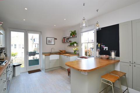 2 bedroom maisonette to rent, Avondale Road, Mortlake, SW14