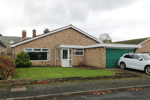 3 bedroom bungalow to rent, 2 Traherne Close, Lugwardine, Hereford, HR1 4AF