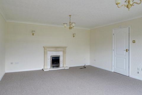 3 bedroom bungalow to rent, 2 Traherne Close, Lugwardine, Hereford, HR1 4AF