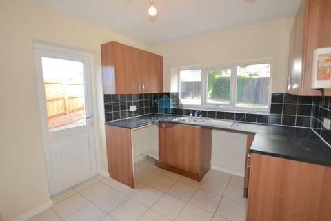 3 bedroom semi-detached house to rent, Glebe Crescent, Newcastle upon Tyne NE12