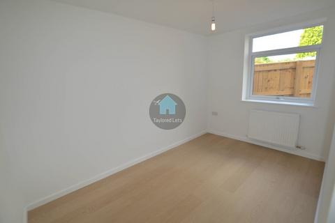 3 bedroom semi-detached house to rent, Glebe Crescent, Newcastle upon Tyne NE12