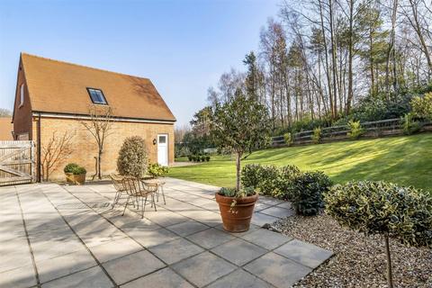 16 Brackenwood, Midhurst, GU29 0FB