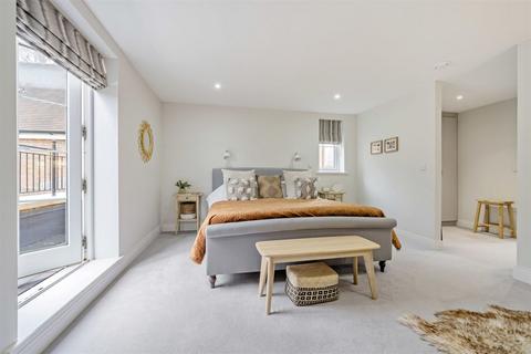 16 Brackenwood, Midhurst, GU29 0FB