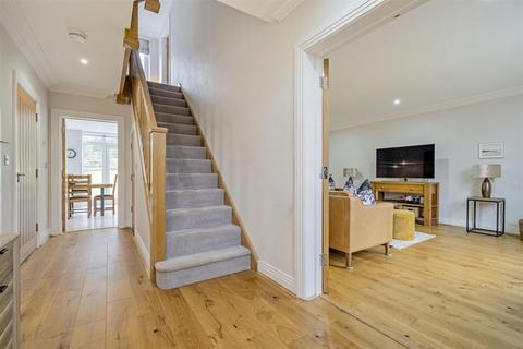 16 Brackenwood, Midhurst, GU29 0FB
