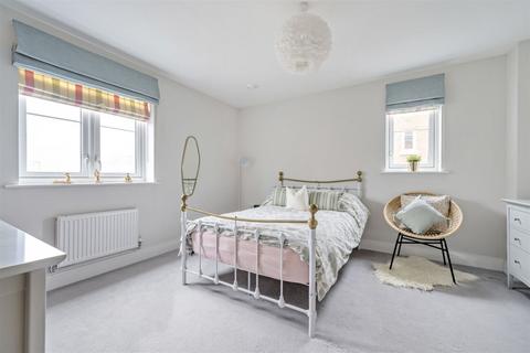 16 Brackenwood, Midhurst, GU29 0FB
