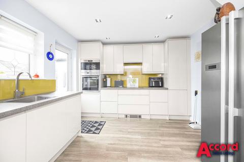 20 Moray Close, Romford, RM1 4YJ