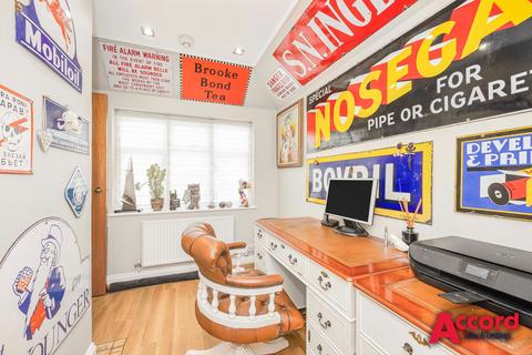 20 Moray Close, Romford, RM1 4YJ