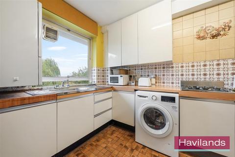Flat 18, Chesterfield Lodge Church Hill, London, N21 1LW
