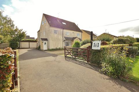 9 bedroom detached house for sale, 61 Alvescot Road, Carterton, OX18