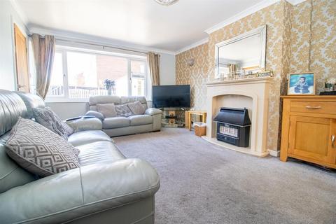 3 bedroom townhouse for sale, Newland Court, Wakefield WF1