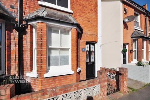 2 bedroom semi-detached house to rent, Victoria Road Redhill RH1