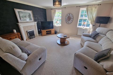 3 Hewitt Close, Fradley, Lichfield, WS13 8TA