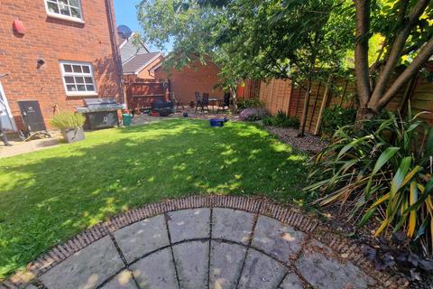 3 Hewitt Close, Fradley, Lichfield, WS13 8TA
