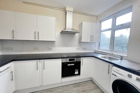 2 bedroom flat to rent, Lawrie Park Road, London SE26