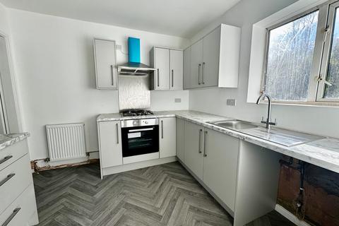 3 bedroom terraced house to rent, Glastonbury Crescent, Walsall WS3