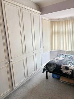 4 bedroom terraced house to rent, Lady Margaret Road, Southall UB1