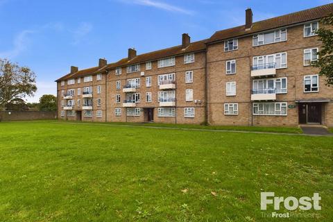 2 bedroom apartment for sale, Elmwood Avenue, Feltham, TW13