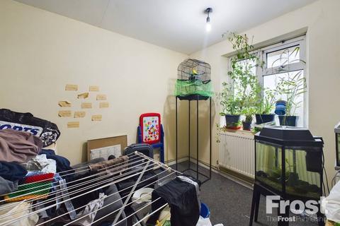 2 bedroom apartment for sale, Elmwood Avenue, Feltham, TW13