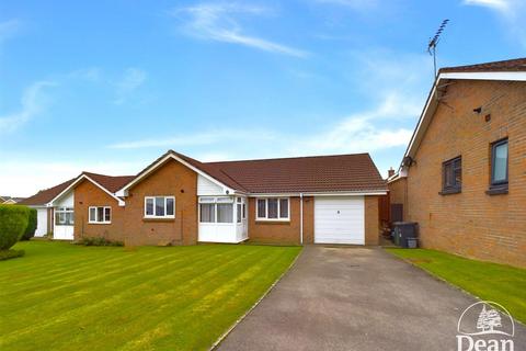 3 bedroom bungalow for sale, Seymour Close, Berry Hill