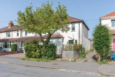 3 bedroom terraced house to rent, Maple Road, Bristol BS7