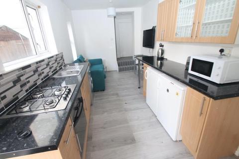 2 bedroom ground floor flat to rent, North Road West, Plymouth PL1