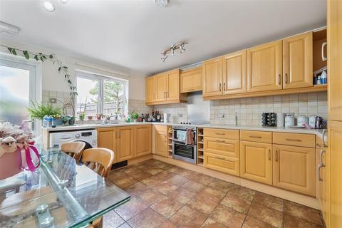 4 bedroom house for sale, Tithe Barn Close, Kingston Upon Thames KT2