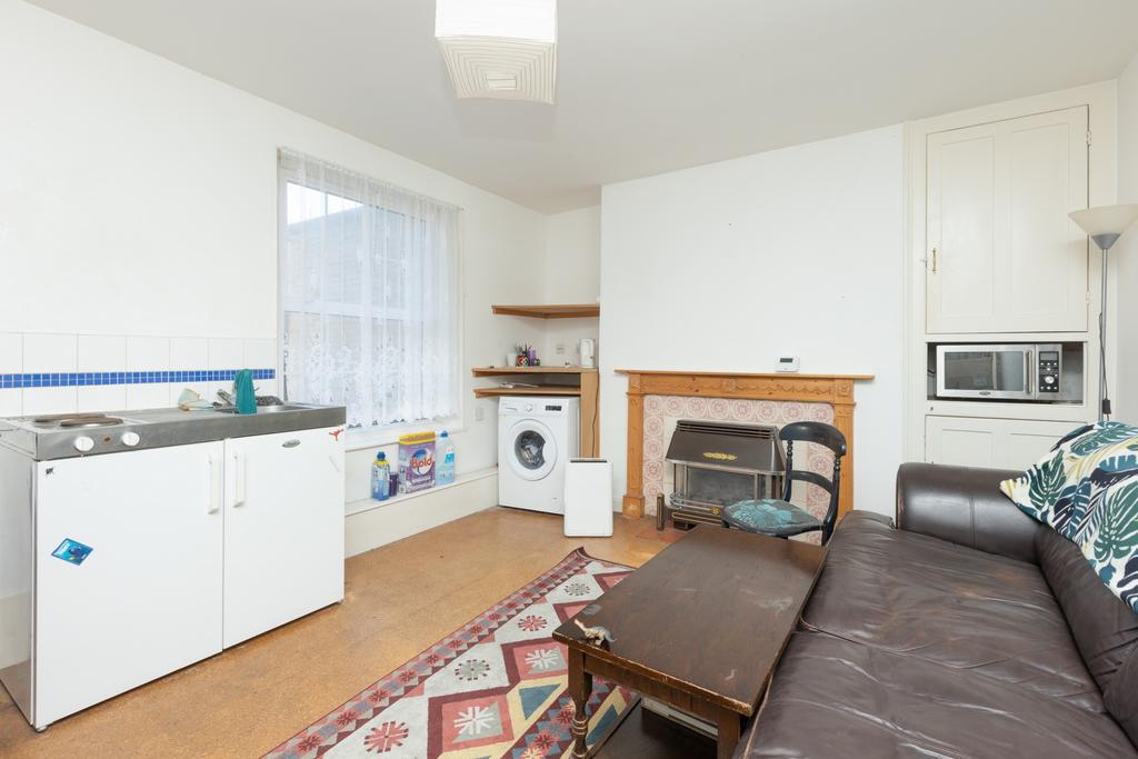 Basement Flat Kitchen/Lounge