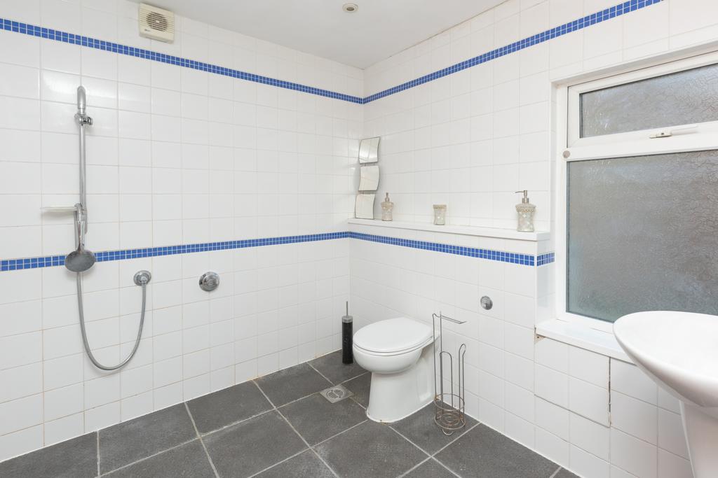 Basement Flat wet Room