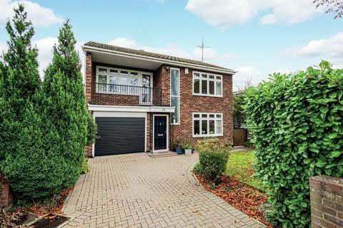 4 bedroom detached house for sale, Mountdale Gardens, Leigh-on-sea, SS9