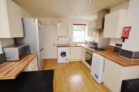 3 bedroom terraced house to rent, Brailsford Road, Manchester M14