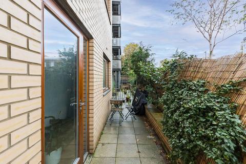 1 bedroom flat for sale, 7 Trevithick Way, London E3