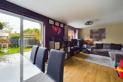 72 Worth Road, Crawley, RH10 7DT