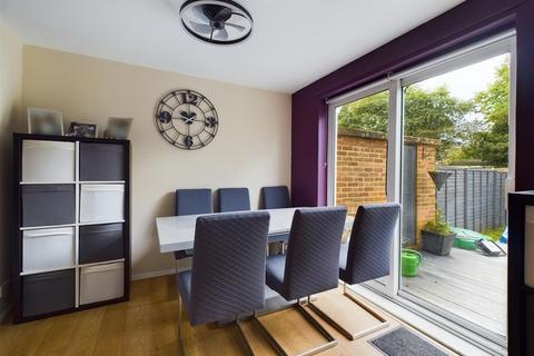 72 Worth Road, Crawley, RH10 7DT