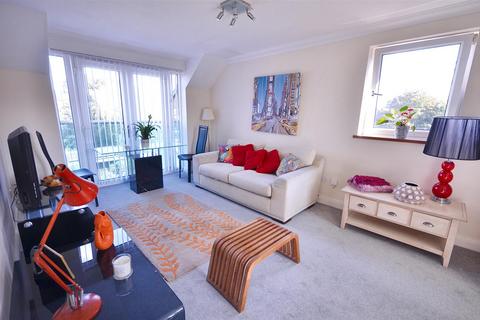 1 bedroom flat for sale, Crown Meadow Court, Stone