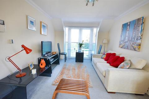 1 bedroom flat for sale, Crown Meadow Court, Stone