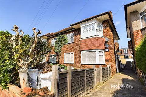 2 bedroom maisonette to rent, Glen Road, Chessington, Surrey. KT9